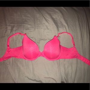 Victoria‘s Secret 32 D bra